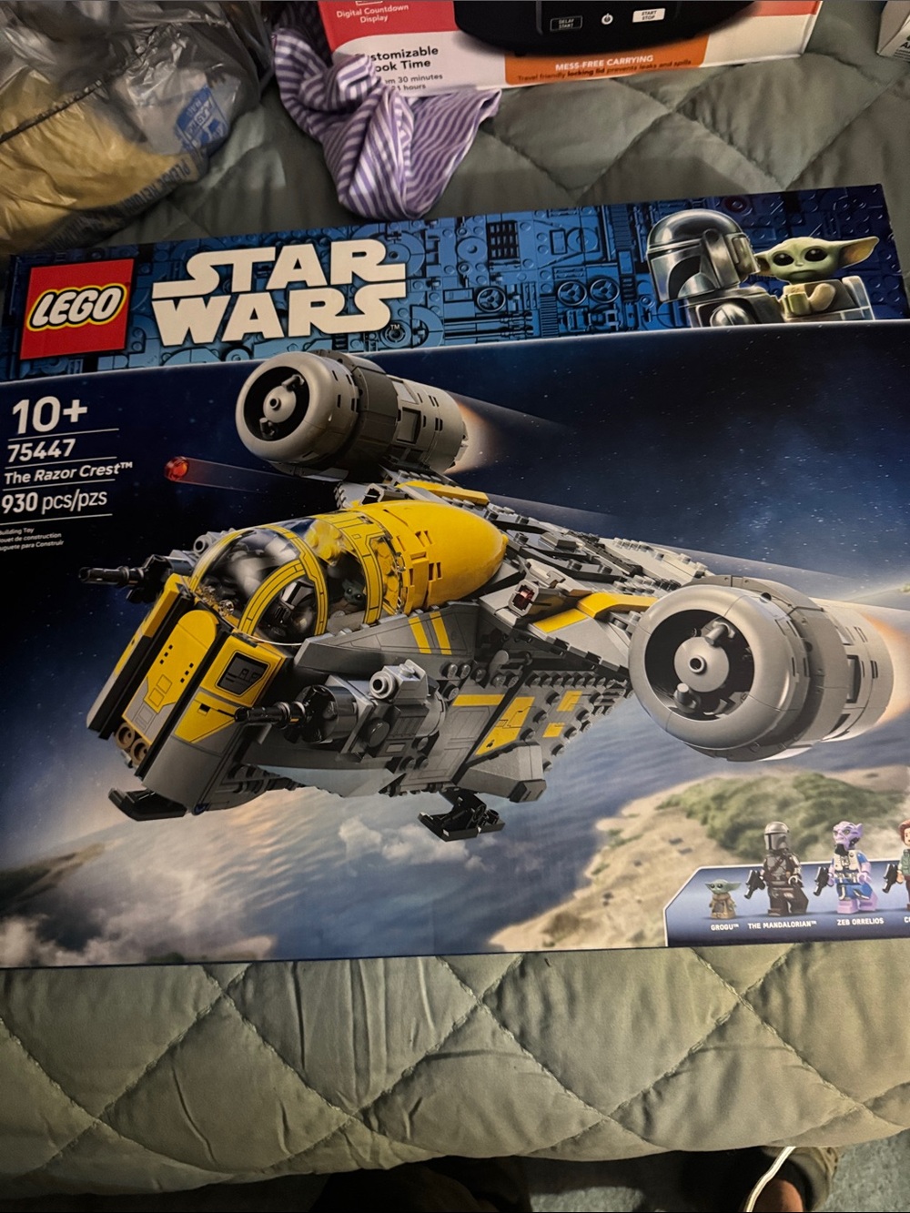 LEGO Star Wars Yellow and Gray Razor Crest Starship Set